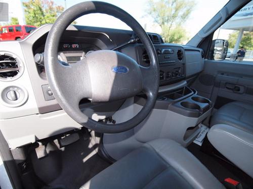 Ford Econoline 2011 photo 2