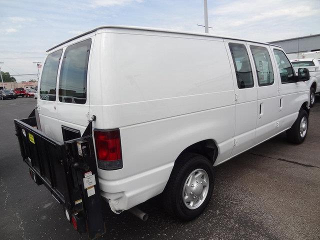 Ford Econoline 2011 photo 1