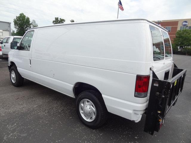 Ford Econoline 2011 photo 3
