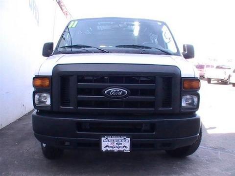 Ford Econoline 2011 photo 1