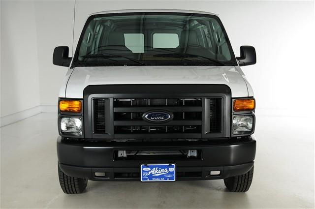 Ford Econoline 2011 photo 1