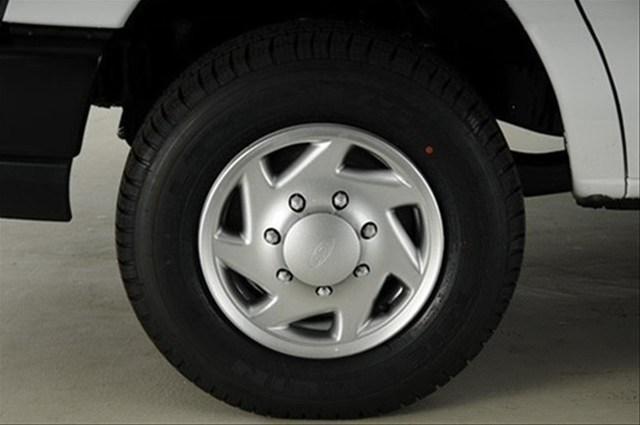 Ford Econoline 2011 photo 2