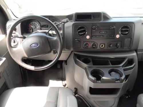 Ford Econoline 2011 photo 3