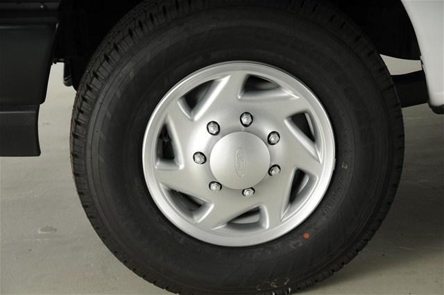 Ford Econoline 2011 photo 2