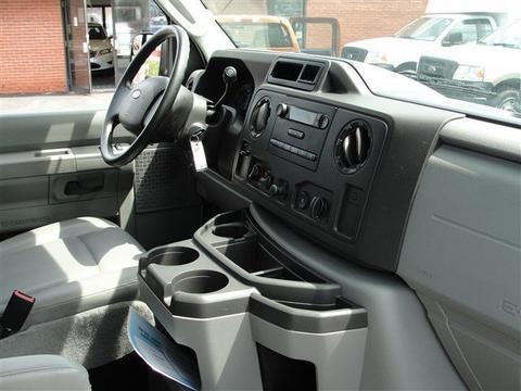 Ford Econoline 2011 photo 1