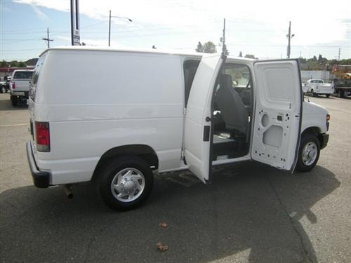 Ford Econoline 2011 photo 2