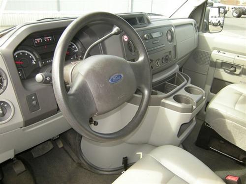 Ford Econoline 2011 photo 3