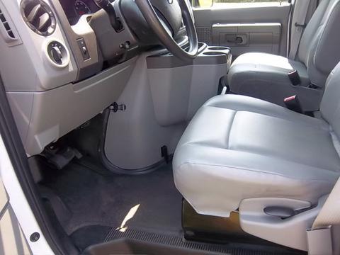 Ford Econoline 2011 photo 1