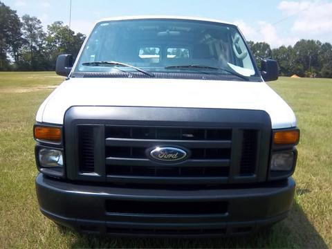 Ford Econoline 2011 photo 2