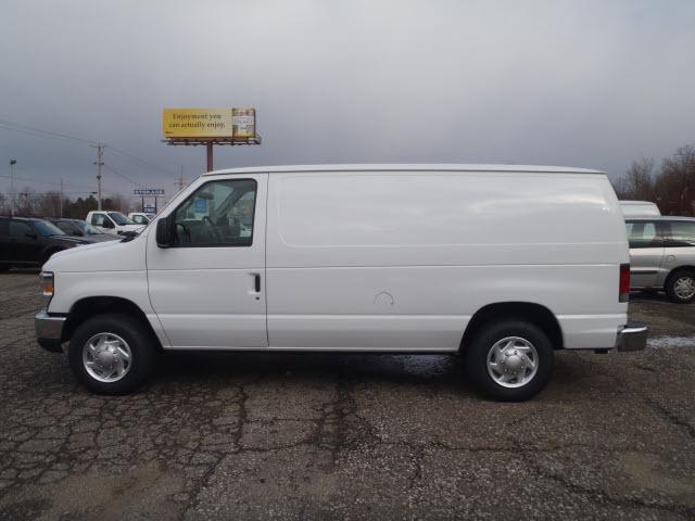 Ford Econoline 2011 photo 1