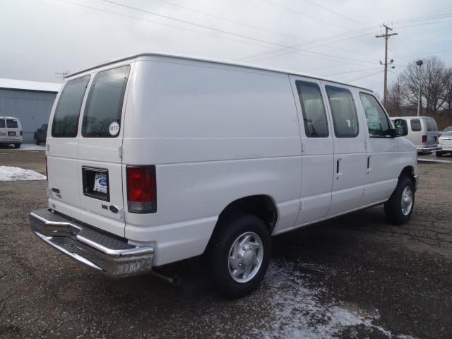 Ford Econoline 2011 photo 2