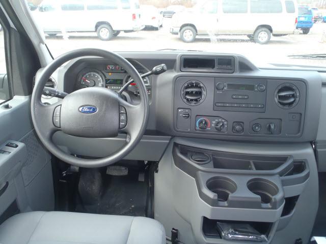 Ford Econoline 2011 photo 5