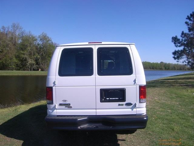 Ford Econoline 2011 photo 3