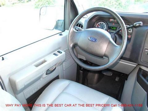 Ford Econoline 2011 photo 1