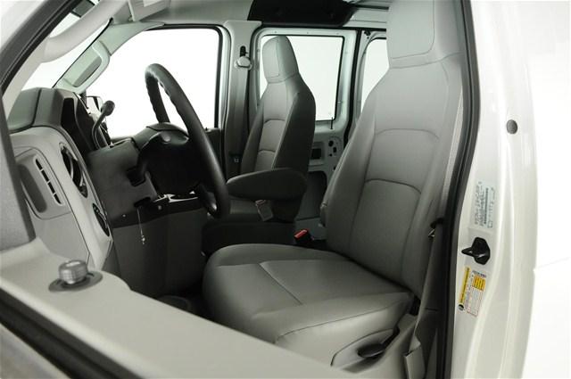 Ford Econoline 2011 photo 1