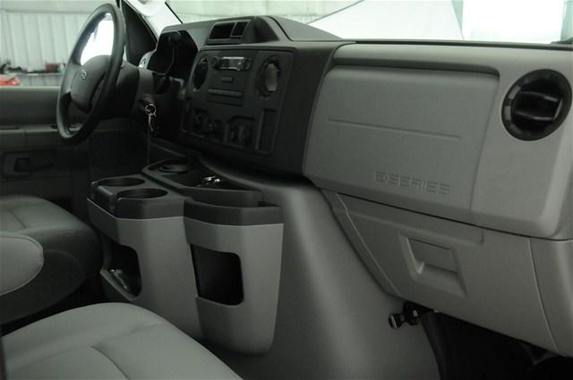 Ford Econoline 2011 photo 2