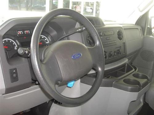Ford Econoline 2011 photo 1