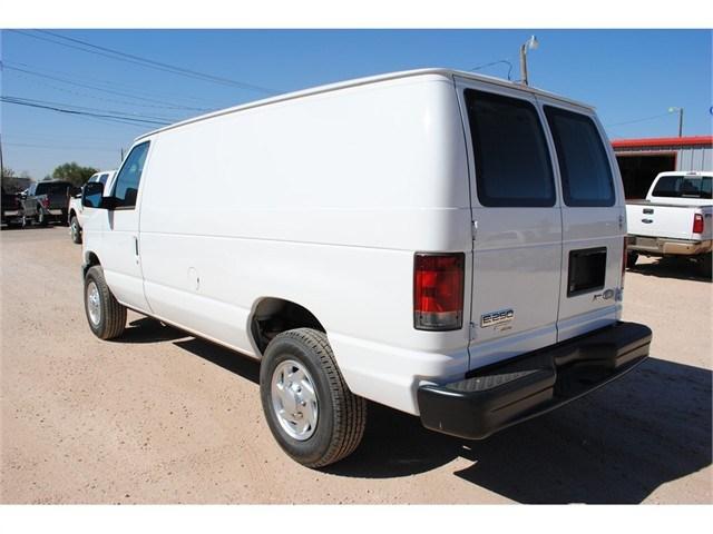 Ford Econoline 2011 photo 2