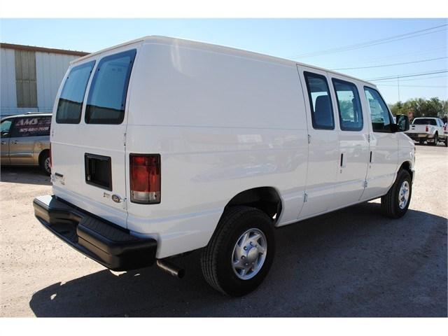 Ford Econoline 2011 photo 3