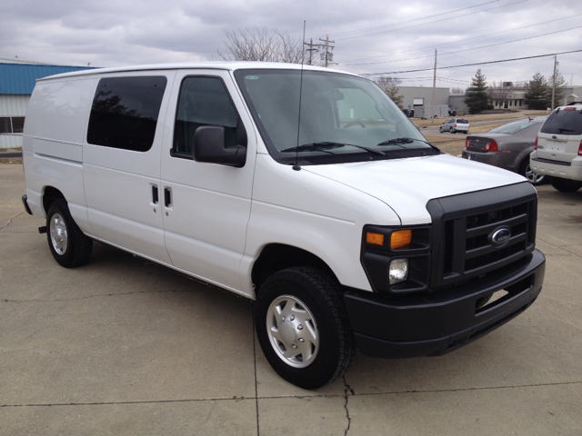 Ford Econoline 2011 photo 2