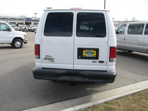 Ford Econoline 2011 photo 2
