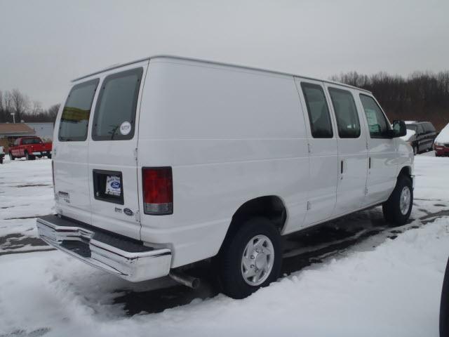 Ford Econoline 2011 photo 3