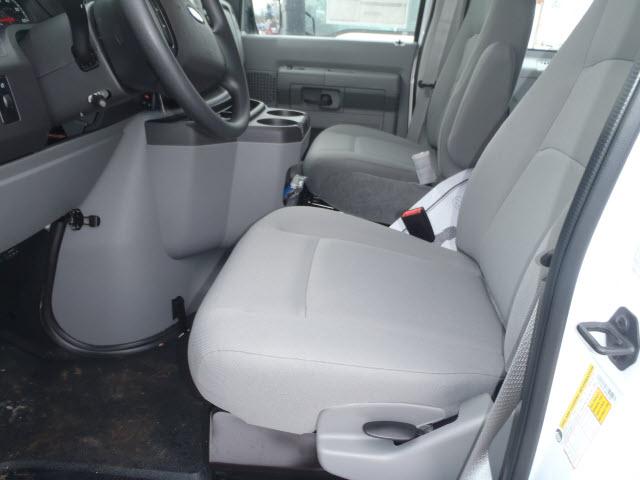 Ford Econoline 2011 photo 4