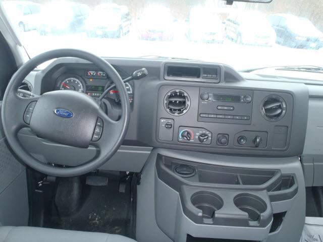 Ford Econoline 2011 photo 5