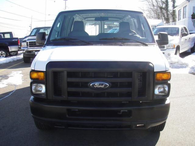 Ford Econoline 2011 photo 1