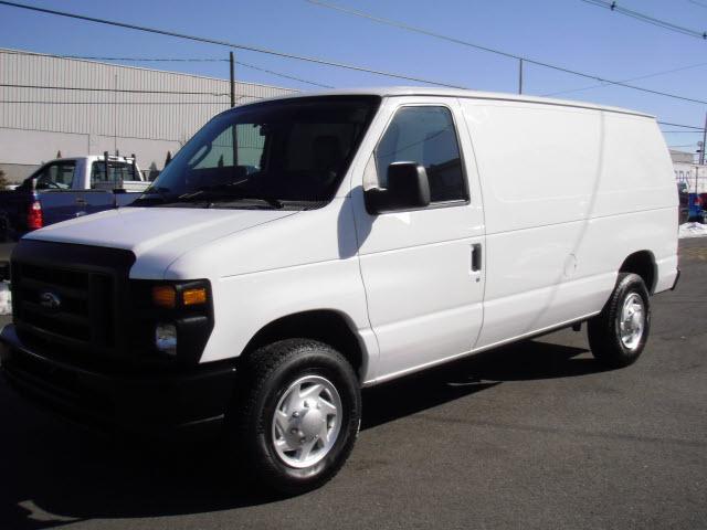 Ford Econoline 2011 photo 2