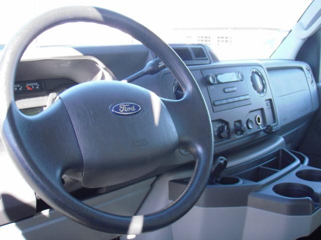 Ford Econoline 2011 photo 3