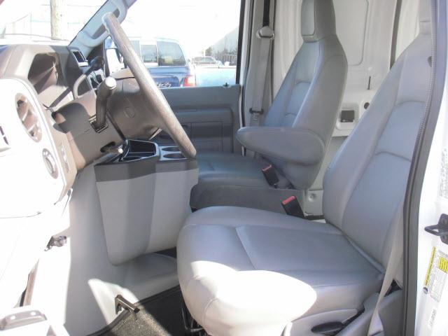 Ford Econoline 2011 photo 4