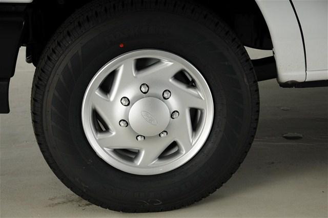 Ford Econoline 2011 photo 2