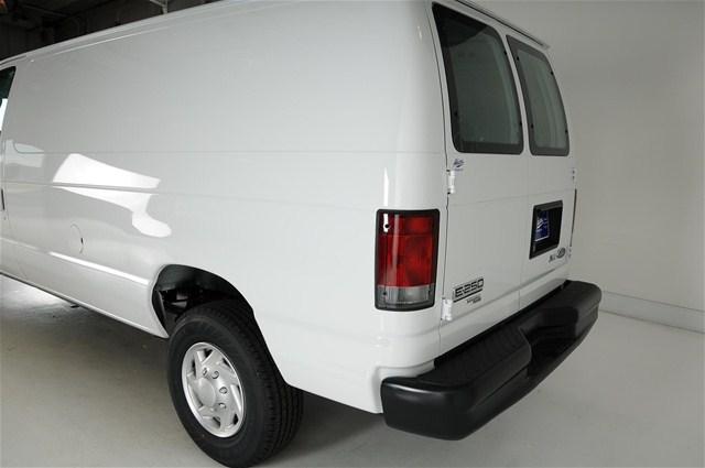 Ford Econoline 2011 photo 4