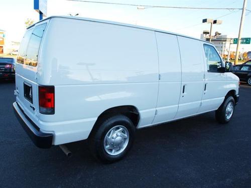 Ford Econoline 2011 photo 2
