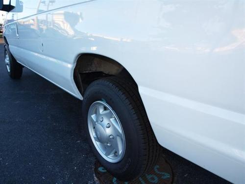 Ford Econoline 2011 photo 3