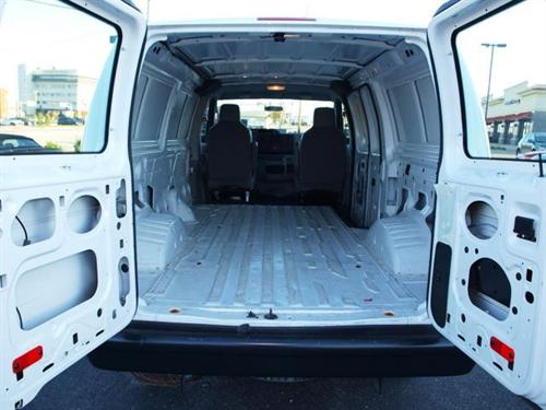 Ford Econoline 2011 photo 4