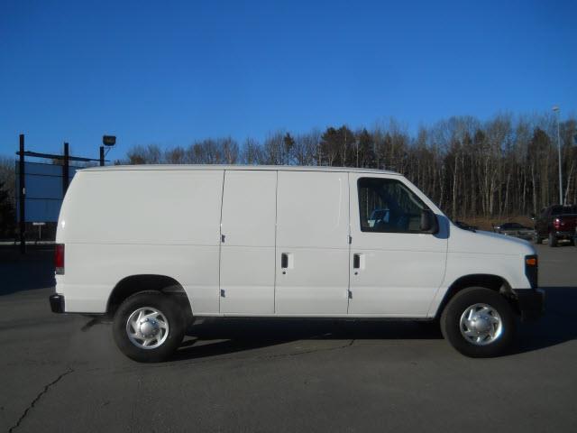 Ford Econoline 2012 photo 2