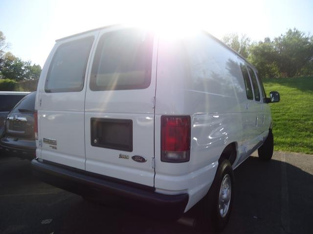 Ford Econoline 2012 photo 1