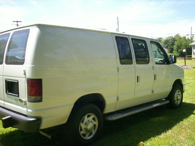 Ford Econoline 2012 photo 1