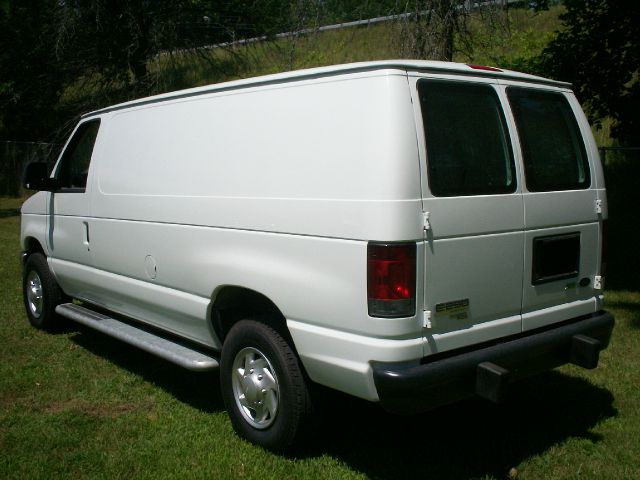 Ford Econoline 2012 photo 2