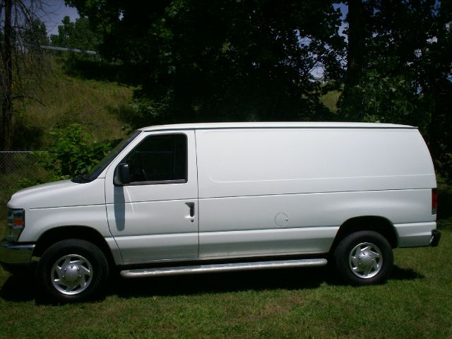 Ford Econoline 2012 photo 3