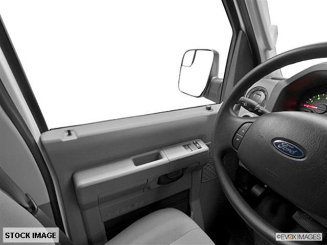 Ford Econoline 2012 photo 2