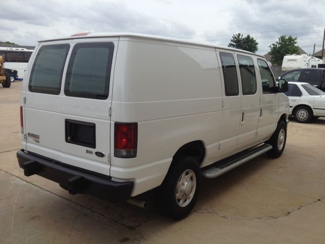 Ford Econoline 2012 photo 12