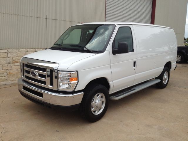 Ford Econoline 2012 photo 13