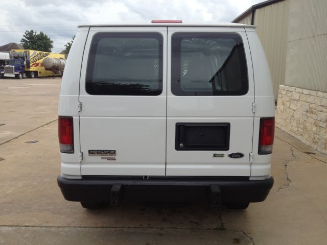 Ford Econoline 2012 photo 15