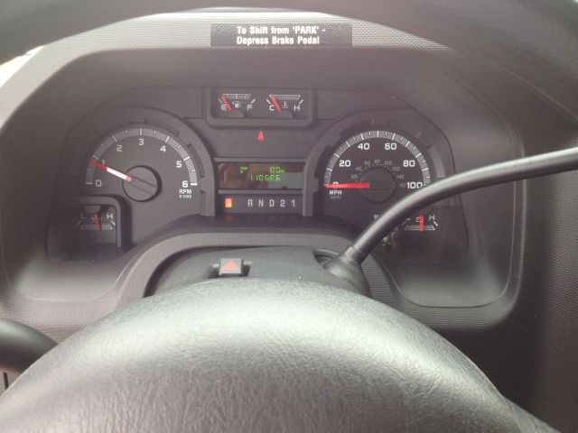 Ford Econoline 2012 photo 2