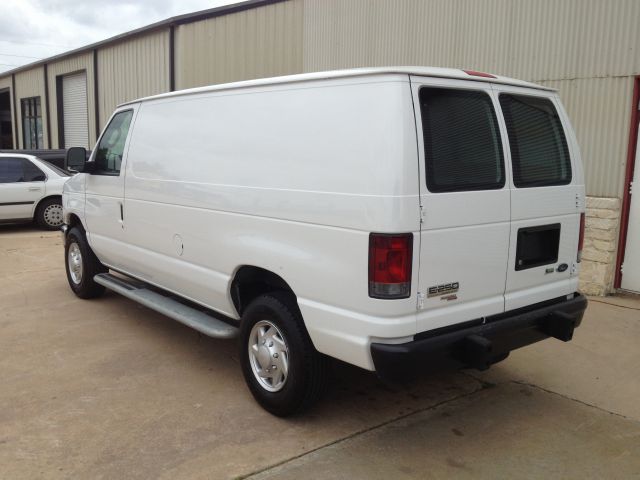 Ford Econoline 2012 photo 5