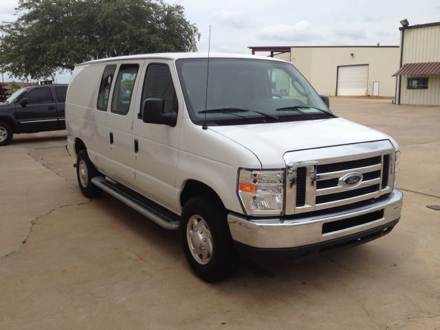 Ford Econoline 2012 photo 8