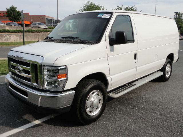 Ford Econoline 2012 photo 3